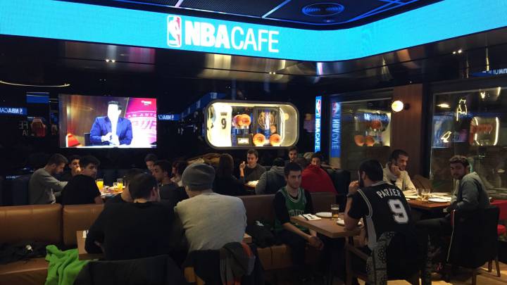 El NBA Café de Barcelona cierra por el "incierto futuro" hostelero