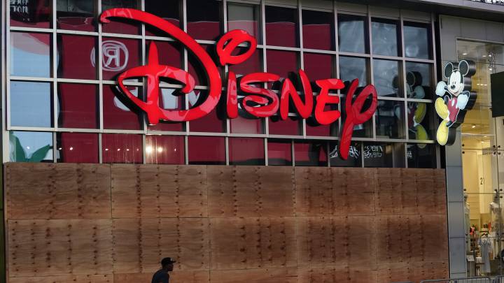"Disney no será tan mágico: jugadores negros secuestrados durante tres meses en una sede"