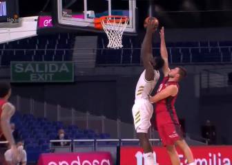 ¡No tiene techo! Garuba, en modo NBA, se marca este mate para poner en pie al madridismo