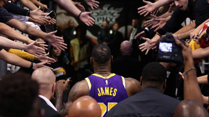 LeBron James consigue el cuarto anillo de su carrera en sus décimas Finales. Camino de los 36 años, sigue su camino a lo más alto de una NBA que vuelve a ser suya