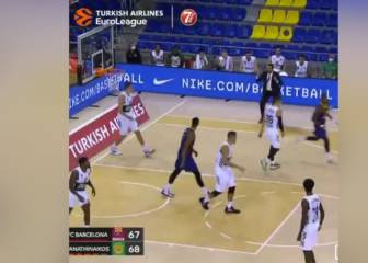 Cuando le dedicas esa mirada al banquillo rival es que has hecho algo serio: Brandon Davies...