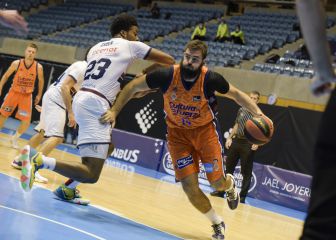 El Valencia se impone de forma agónica y frena al Obradoiro