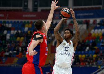 Un triplazo de Mike James tumba a un tremendo Madrid