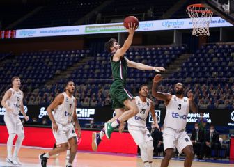 Osetrowski y Caupain aniquilan al Unicaja, que acaba 2º de su grupo