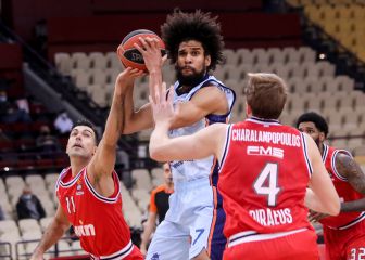 El Valencia Basket brilla en Grecia y se afianza en el Top-8