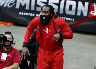 La NBA puede sancionar a Harden por ir a un club de estriptis