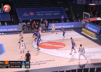 ¡La bomba! El triplazo decisivo de Jaycee Carroll desde el párking que hizo enloquecer al narrador