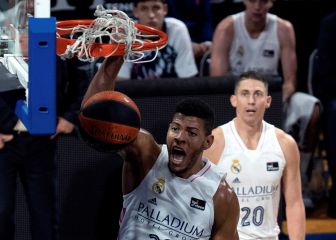 Tavares y Carroll sostienen al Madrid