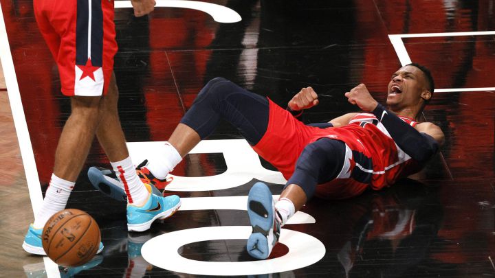 Russell Westbrook celebra una canasta durante el partido de la NBA que ha enfrentado a Brooklyn Nets y a Washington Wizards