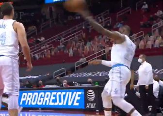 Esto es una barbaridad: LeBron, con la zurda y según le cae