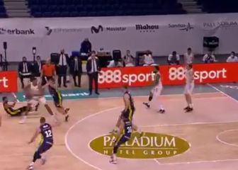 ¡Paren las rotativas! El primer triple de Tavares en su carrera deportiva bien merece ser visto