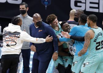 Locura en Charlotte: misteriosa ausencia, expulsión y tiro final