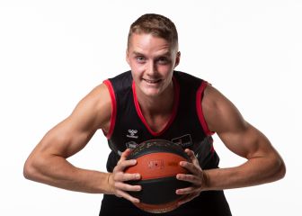 Hakanson escapa del calvario