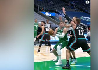 Junto a la definición de lío debería salir esto de Luka: miren dónde va Valanciunas...