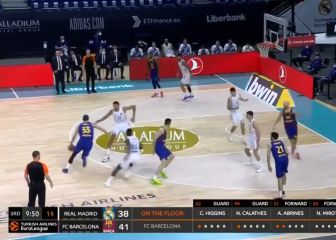 Mirotic destroza a Garuba y Tavares en la misma jugada: ver para creer