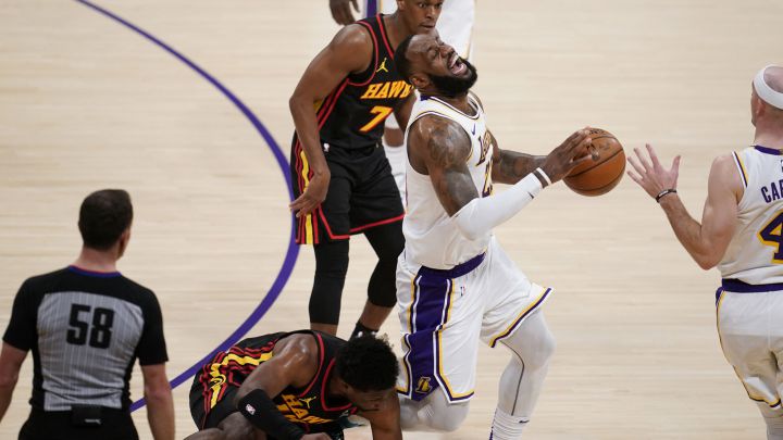 Pesadilla en los Lakers: se lesiona LeBron y los Hawks vuelan