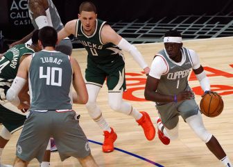 Jackson y Morris defienden el fuerte ante Antetokounmpo