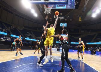 El Lenovo Tenerife arrasa para acabar líder del grupo J