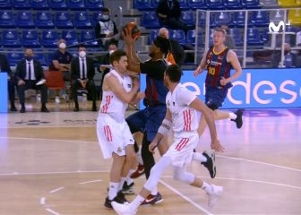 La intensidad del Clásico definida en una acción: el codazo tremendo de Davies a Causeur