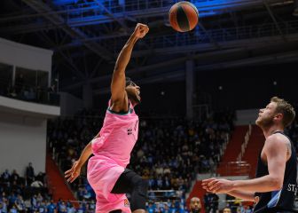 Davies vuelve a ser el líder y el Barcelona roza la Final Four