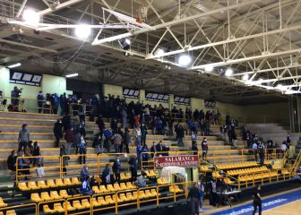 Llega la prórroga y la imagen está en la grada: desalojo del público por el toque de queda