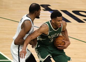 Antetokounmpo tapona a Durant en una oda al baloncesto