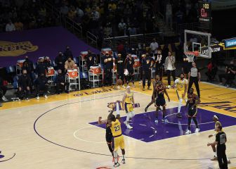 LeBron hace de Curry para meter a los Lakers en los Playoffs NBA