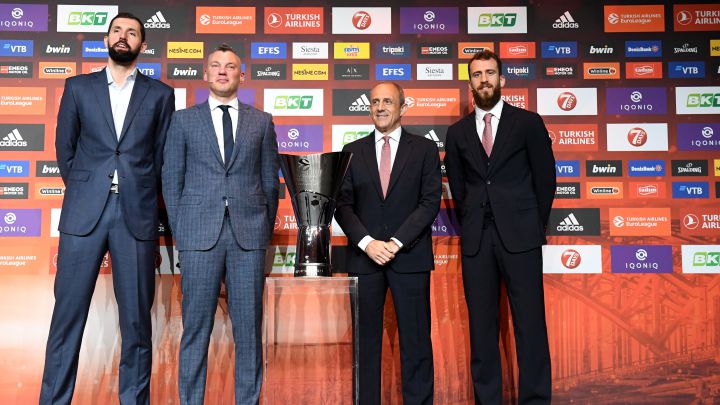 COLOGNE, GERMANY - MAY 27: Nikola Mirotic, #33 of FC Barcelona, Sarunas Jasikevicius, Head Coach of FC Barcelona, Sergio Rodriguez, #13 and Ettore Messina, Head Coach of AX Armani Exchange Milan during the FC Barcelona v AX Armani Exchange Milan Opening Press Conference as part of Turkish Airlines EuroLeague Final Four Cologne 2021 at Lanxess Arena on May 27, 2021 in Cologne, Germany. (Photo by Luca Sgamellotti/Euroleague Basketball via Getty Images)