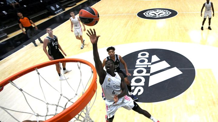 El Real Madrid se impone al ASVEL en un partido de infarto (80-82) con una actuación majestuosa de Ndiaye, que llevaba 32 de valoración al descanso y se fue a 45 al final.