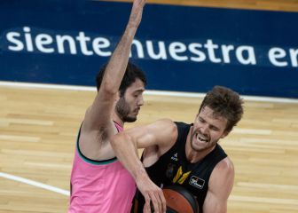 Un Huertas imperal destroza a un Barcelona sin respuesta