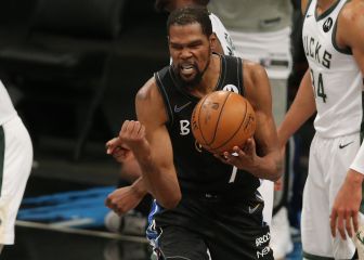 Kevin Durant vacuna a los Bucks con la doble dosis: 49+17+10 y 3-2