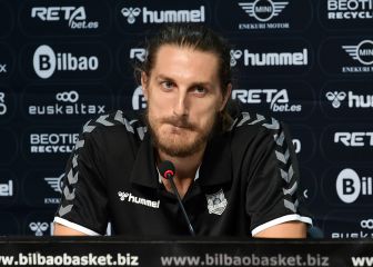 Bigote huye de comparaciones con Bouteille en el Bilbao Basket