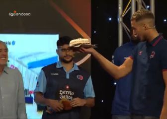 Tadas Sedekerskis encesta... ¡una tarta en una canasta!