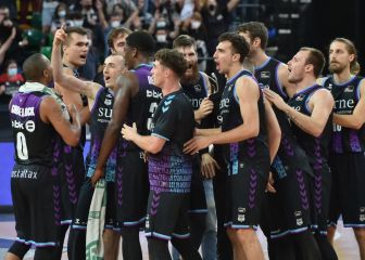 Hakanson sentencia un partido de los de antes en Miribilla