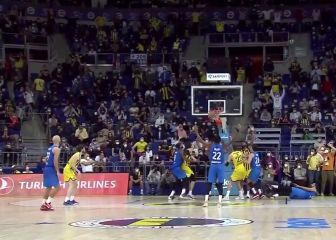 ¿Qué barbaridad es esta, Mirotic? Canastón ganador sin tiempo con sus 2,08 y casi besando el suelo