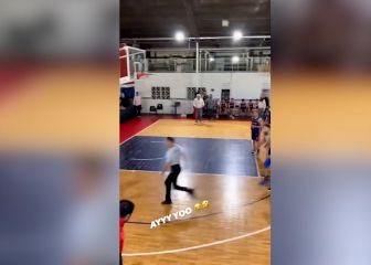 Ver para creer: un jugador se tira a por el árbitro y tiene que salir corriendo de la pista