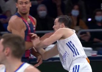 Tensión en el Baskonia-Madrid: codazo, golpe en el cuello...