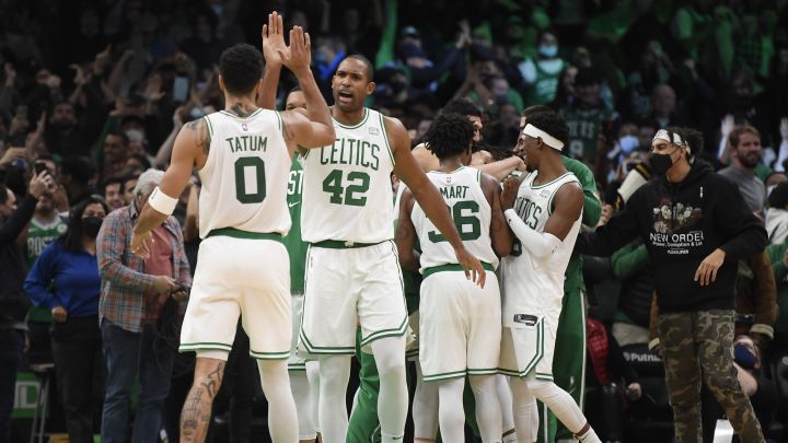 El equipo verde se impone a los Sixers en un final taquicárdico. Segunda victoria consecutiva y quinta en siete partidos. Los Celtics mejoran tras un inicio de curso nefasto.