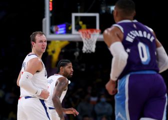 Luke Kennard dinamita el derbi, LeBron James carga contra todo
