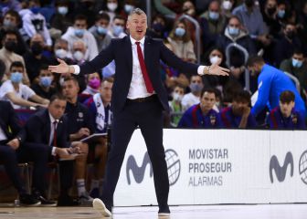 Jasikevicius carga contra los jugadores tras perder en casa