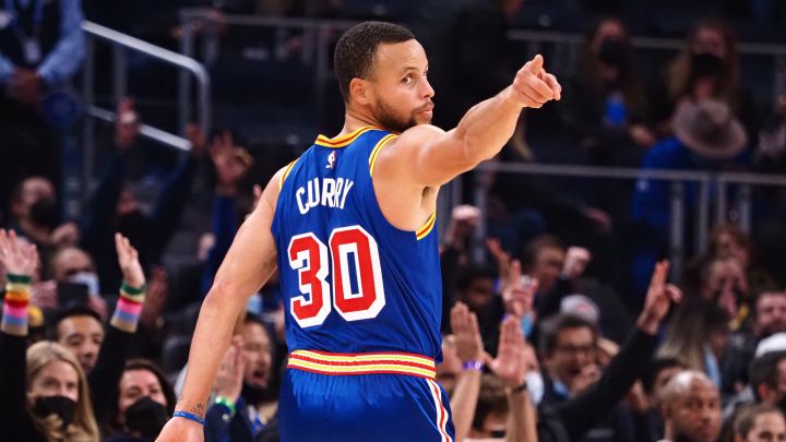 Stephen Curry mete 7 triples a los Magic y está a 22 de Ray Allen. Chris Paul resuelve ante los Spurs y los Clippers se libran del bochorno en Portland.