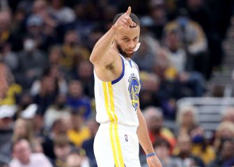 Curry deja el récord para otro día