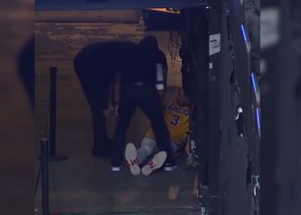 La secuencia es desoladora: así abandonó la cancha Davis tras una lesión que pinta grave