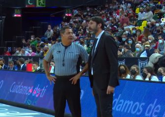 Álex Mumbrú, con micro abierto todo el partido: puro espectáculo