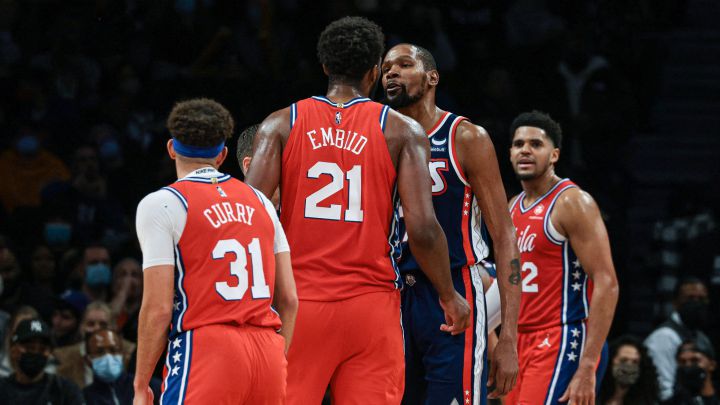 Embiid manda a casa a Durant