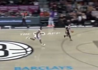 Seth Curry hace unos pasos descomunales y aún protesta