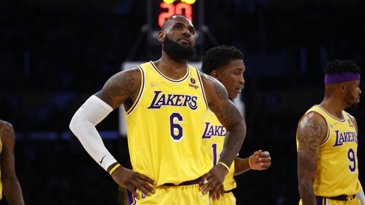 La temporada de los Lakers está siendo desastrosa y se encamina a un final doloroso y que se hará largo. LeBron y Pelinka, los grandes señalados de la debacle.