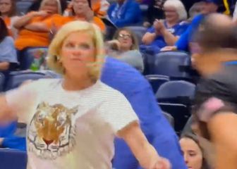 Una entrenadora pierde los papeles y va a por el árbitro