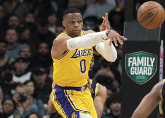 Los Lakers navegan el caos total