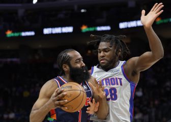 Derrota inesperada de los 76ers y toque de Rivers a Harden